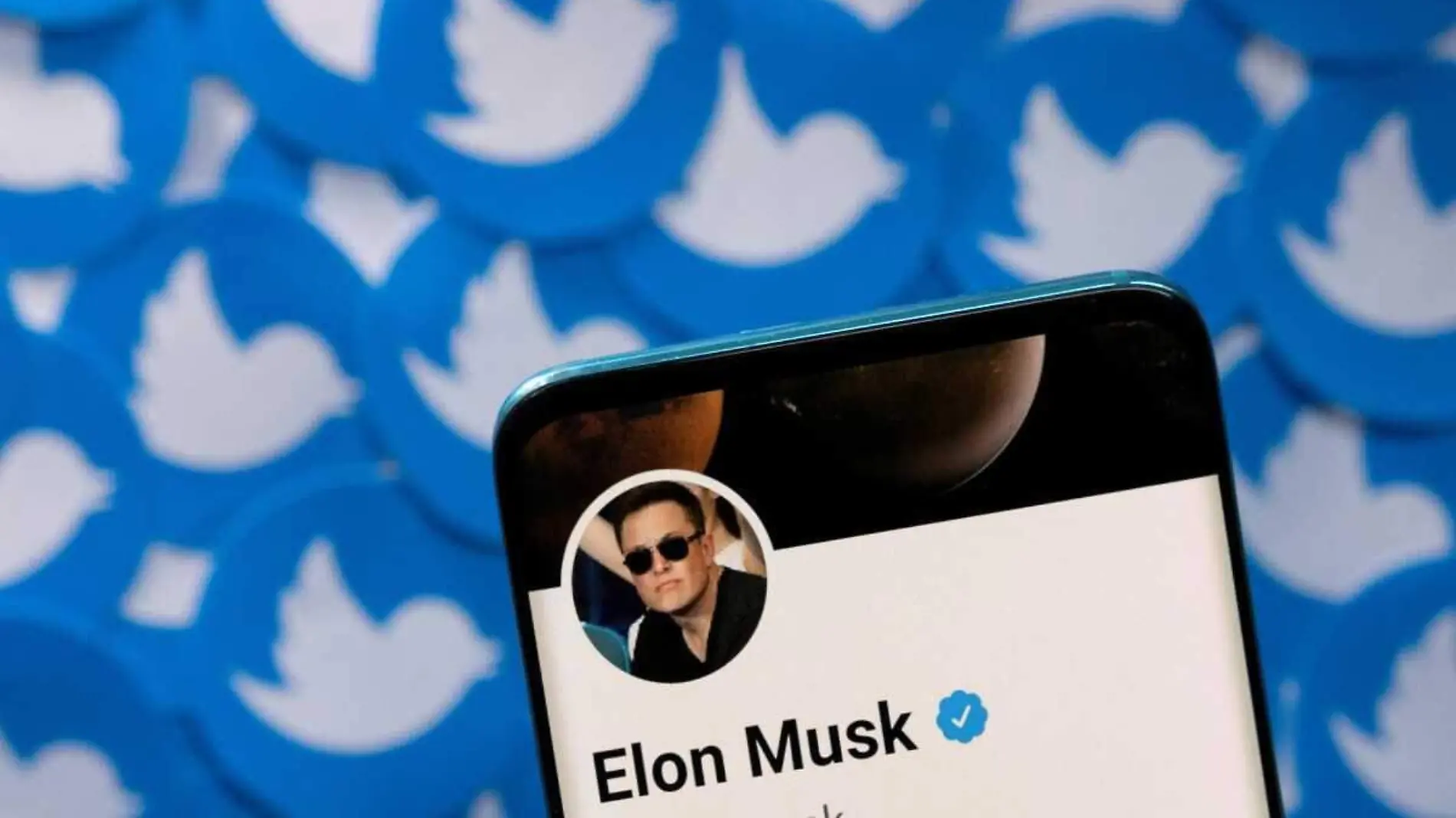 Elon Musk rescinde contrato con Twitter